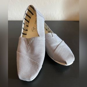 Toms grey flats